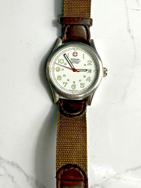 Wenger Swiss Military 7299XT Men\'s Silver Tone Case Swiss Made Quartz Watch 38mm